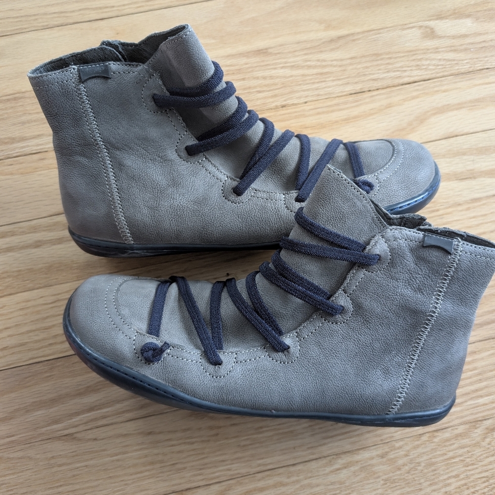 EUC Camper Peu Ankle Boots Women's 10.5 EU 41 Zip up Leather Walking shoes Flats